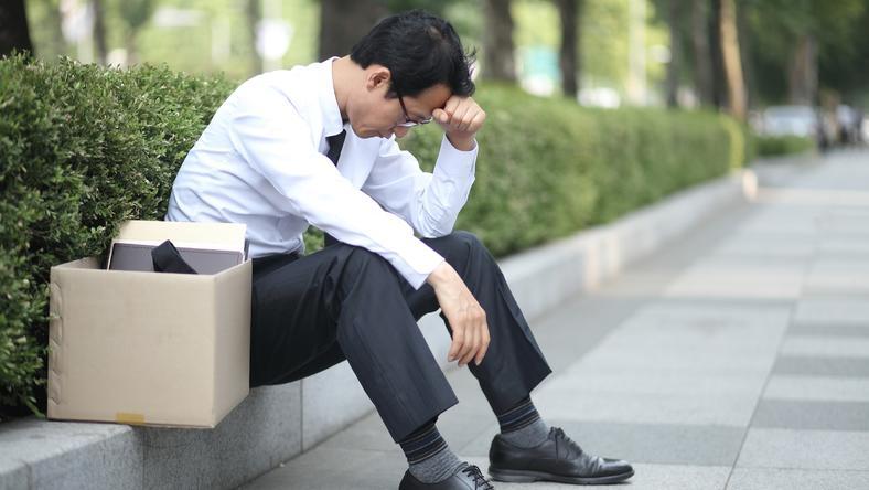 被裁员后,我收集公司黑料,给客户群发邮件